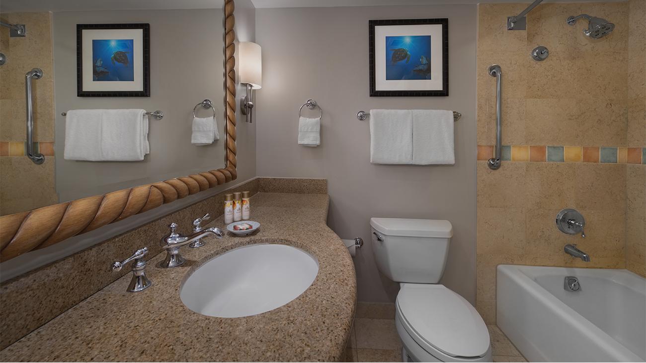 Bathroom (1- or 2-Bedroom Villa)